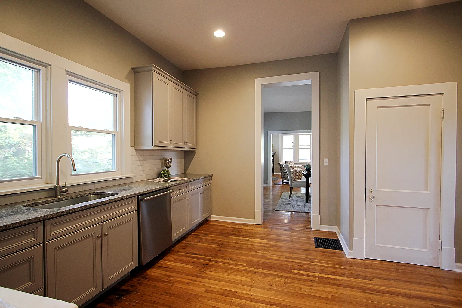 641 Lilac Ave photo 1