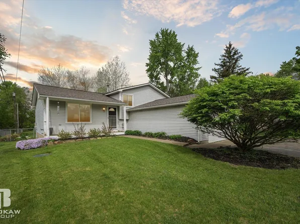 315 Sherman Ct, Ortonville, MI 48462