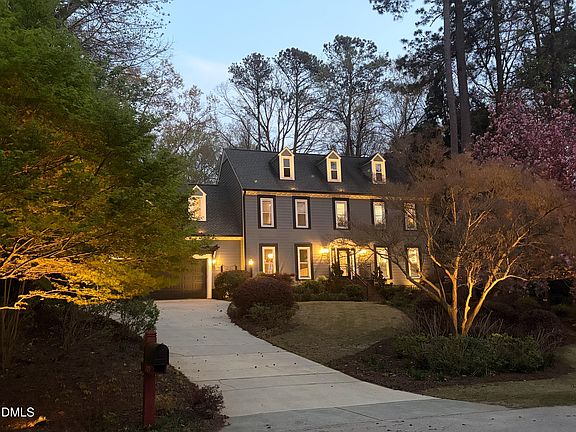 3rd image of 127 Lochwood West Dr