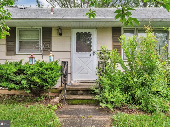 4 Charles Pl, Pennsville, NJ 08070