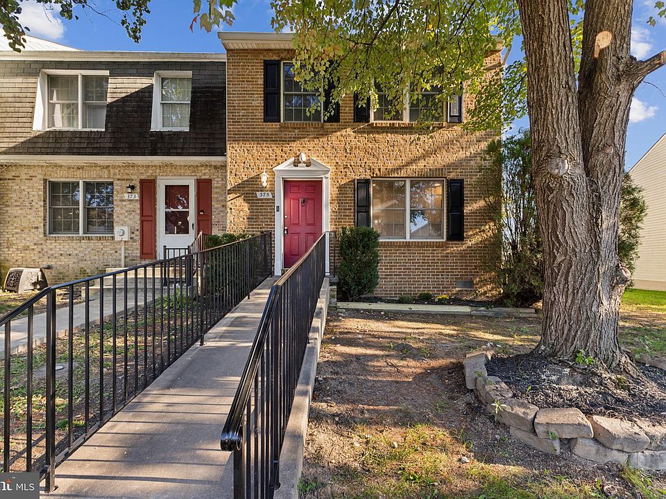 1st image of 375 Surrey Club Ln