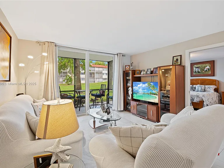 711 S Hollybrook Dr #109 — Photo 10
