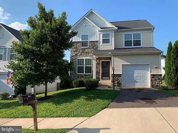 2nd image of 1824 Meadow Lark Dr