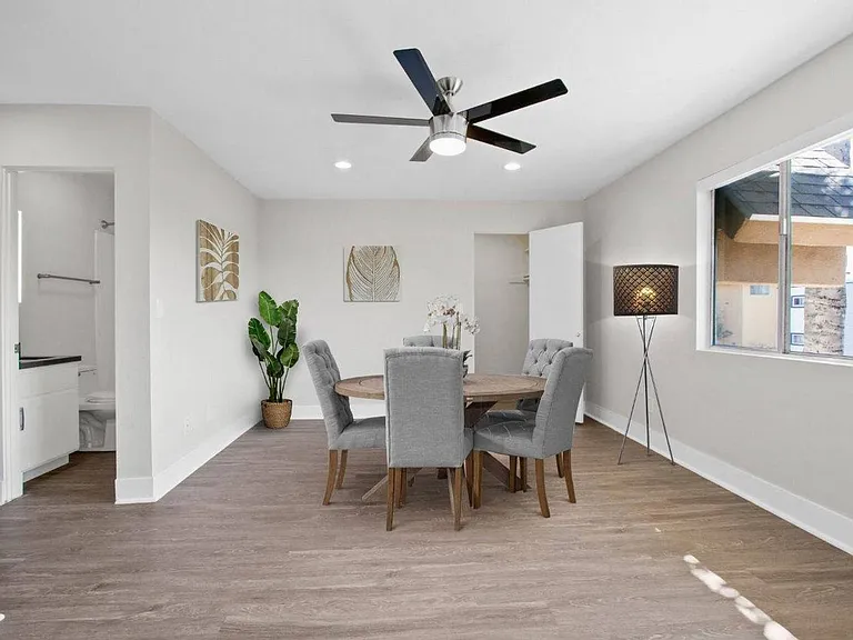 Palm Capri Apartments — Photo 9