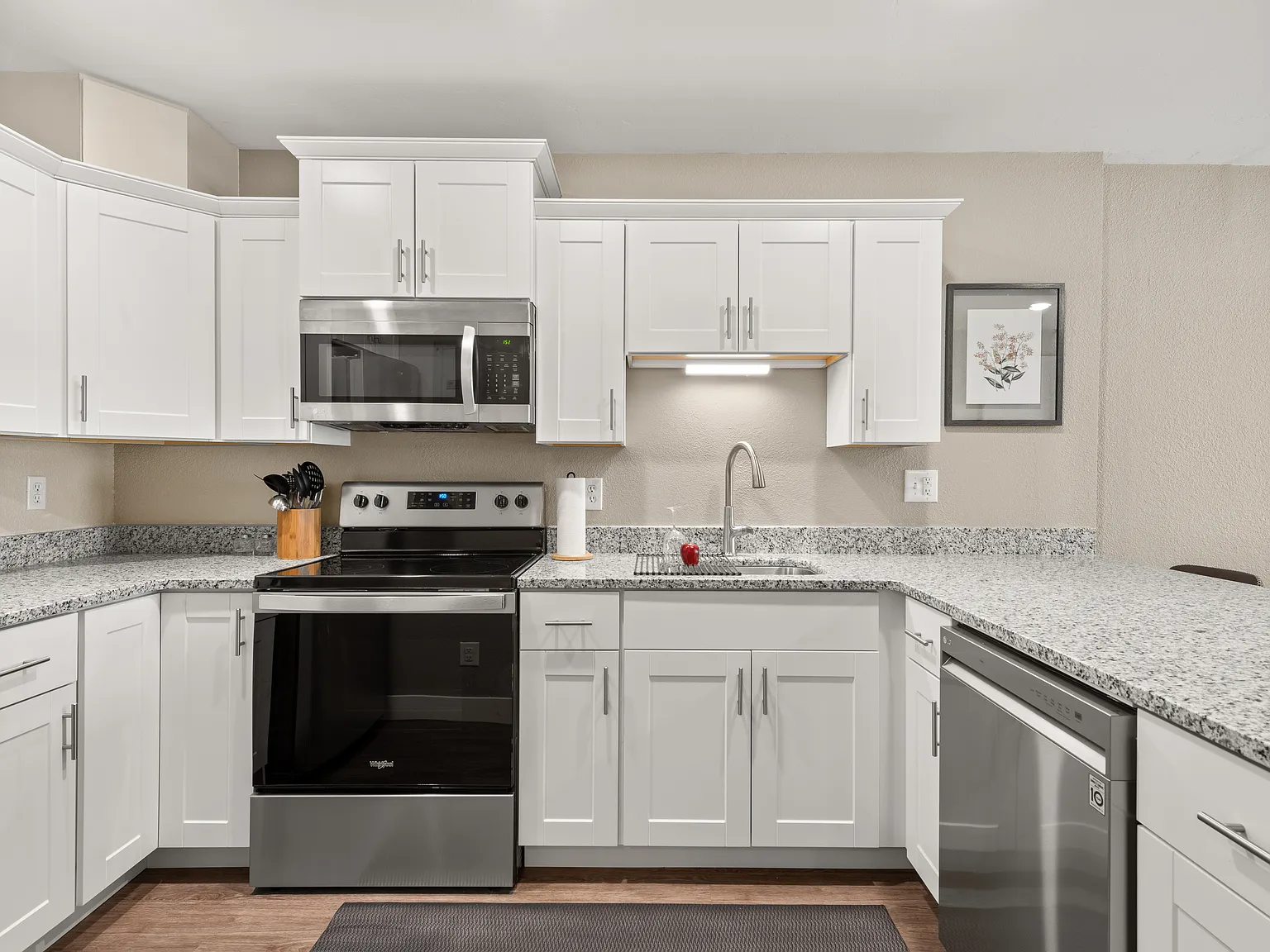 2 bed, $2,300 — Photo 4