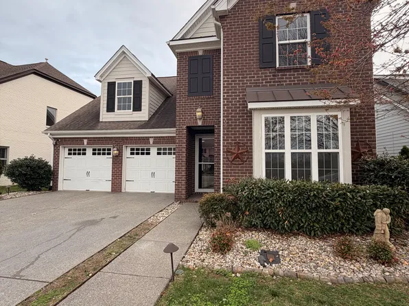 466 Carriage House Ln, Hendersonville, TN 37075