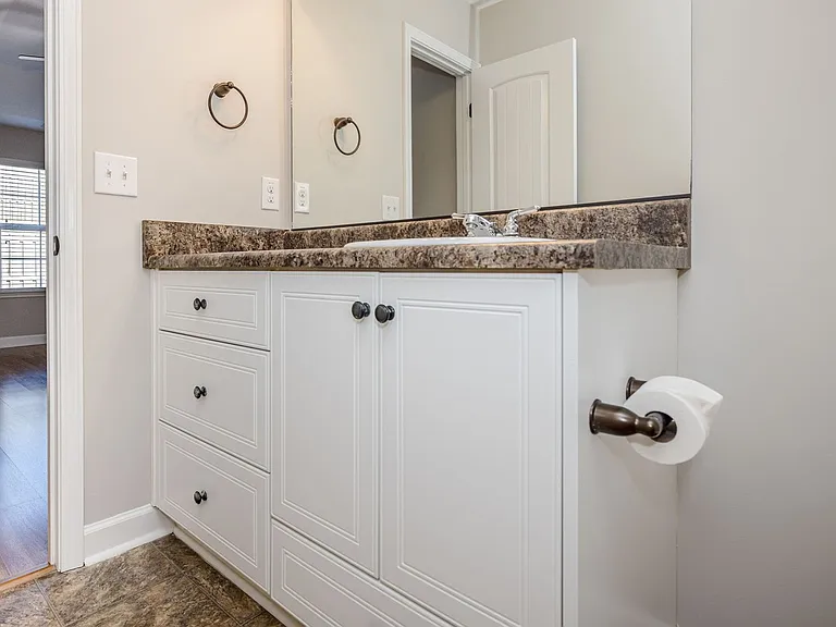 304 York Ln — Photo 25
