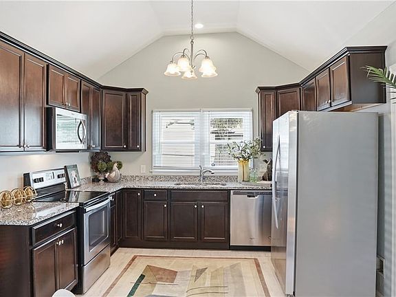 4th image of 1405 Perry St