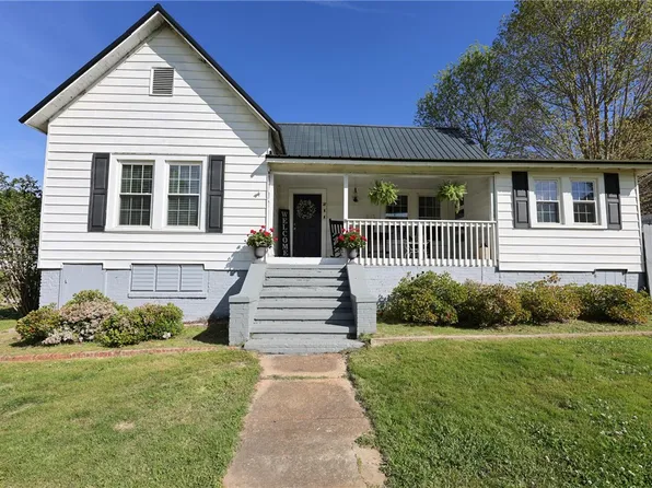 211 Williams St, Valley, AL 36854