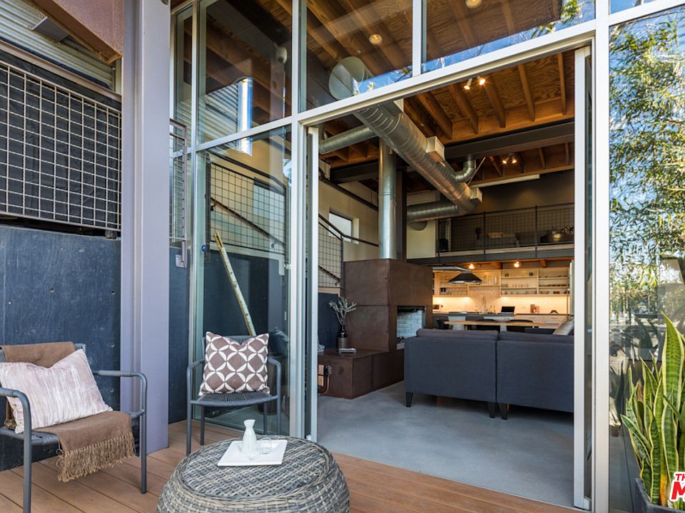 1st image of 204 S Venice Blvd
