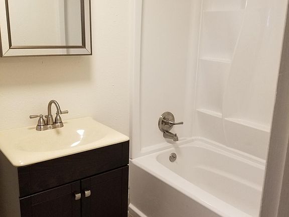 bathroom with sink, cabinet and tub