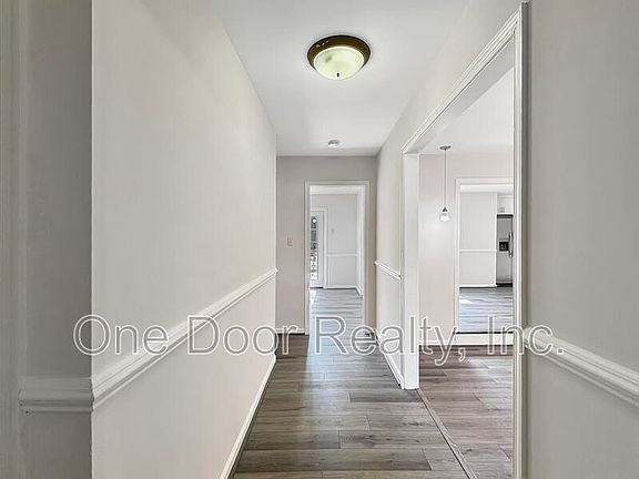 3rd image of 106 Lexington Dr