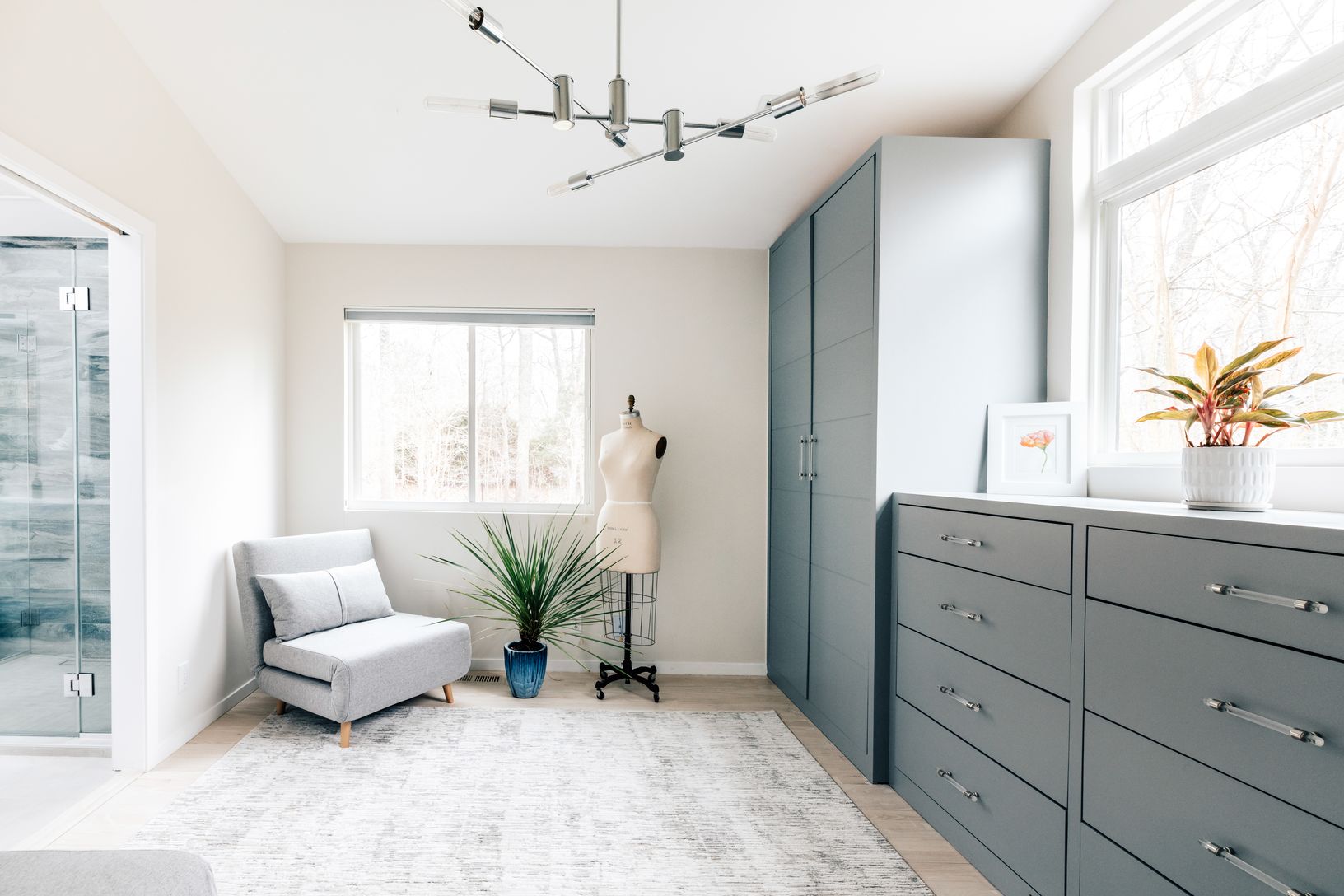  2 chairs that can be converted into single beds