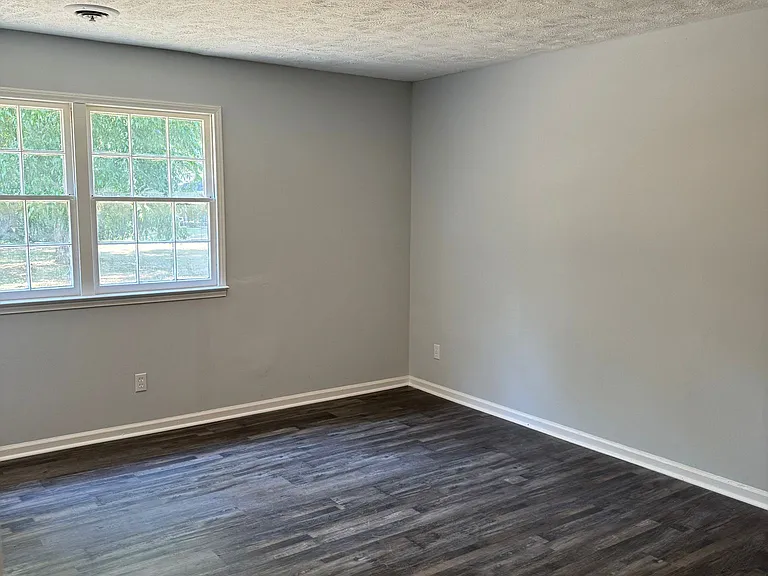 1212 Southwood Dr — Photo 4