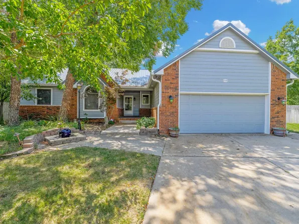 2734 S Carrwood Cir, Wichita, KS 67215