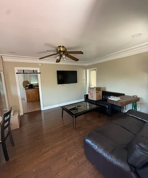 1047 N Rose Ave — Photo 6