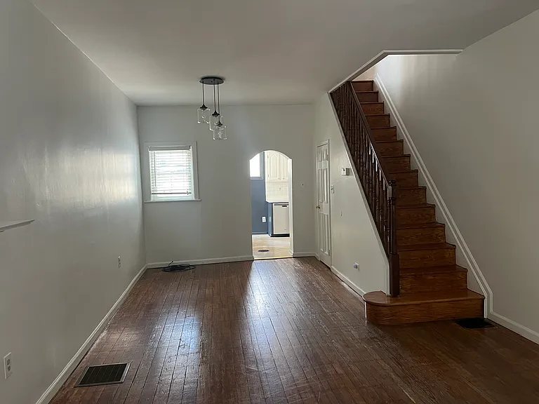 856 N Stillman St — Photo 2
