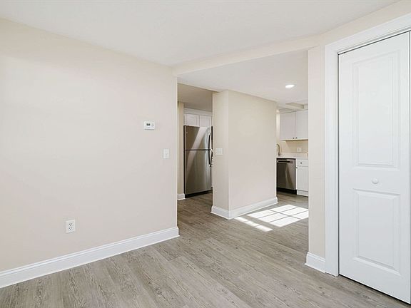 4th image of 687 Washington St #3