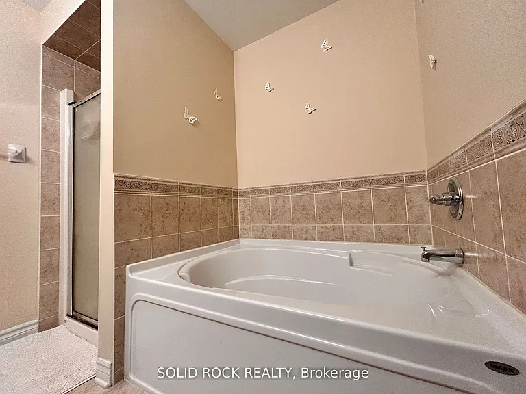 66 Madelon Dr — Photo 27