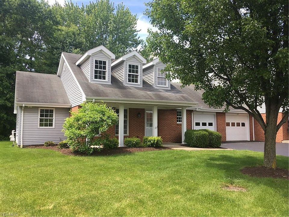 2nd image of 131 Valley Cir NE