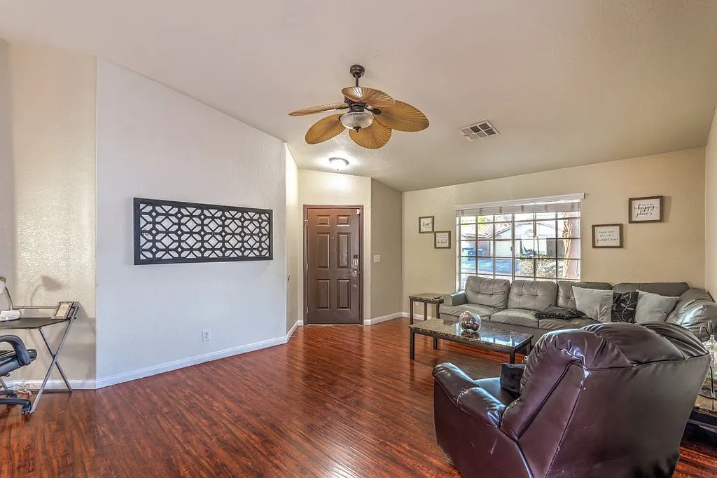4 bed, 1785 sqft, $2,300 — Photo 3