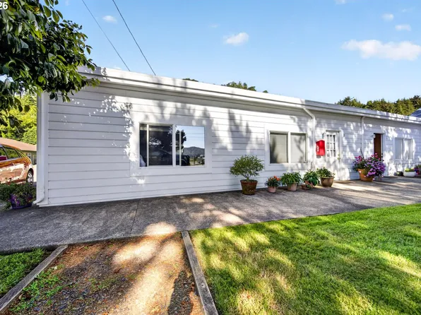 160 Spring St, Gardiner, OR 97441