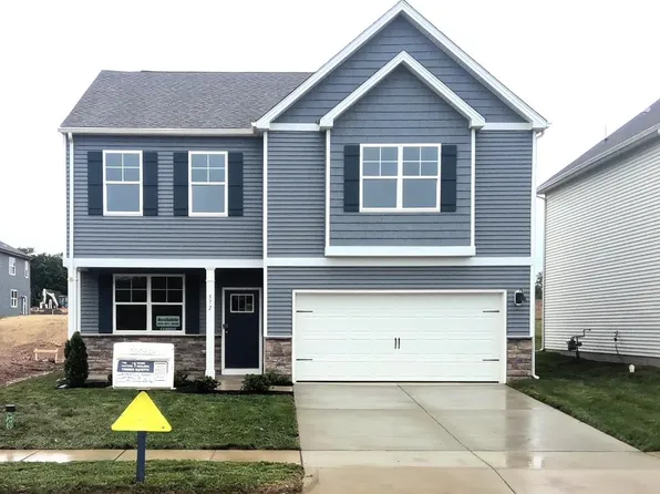 572 Summercrest Ave, Waynesboro, VA 22980