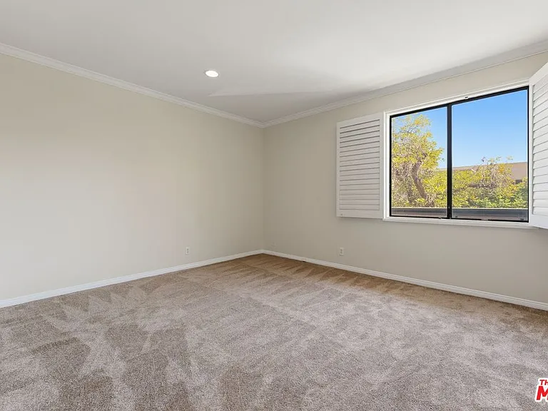 1315 Roxbury Dr #201 — Photo 22