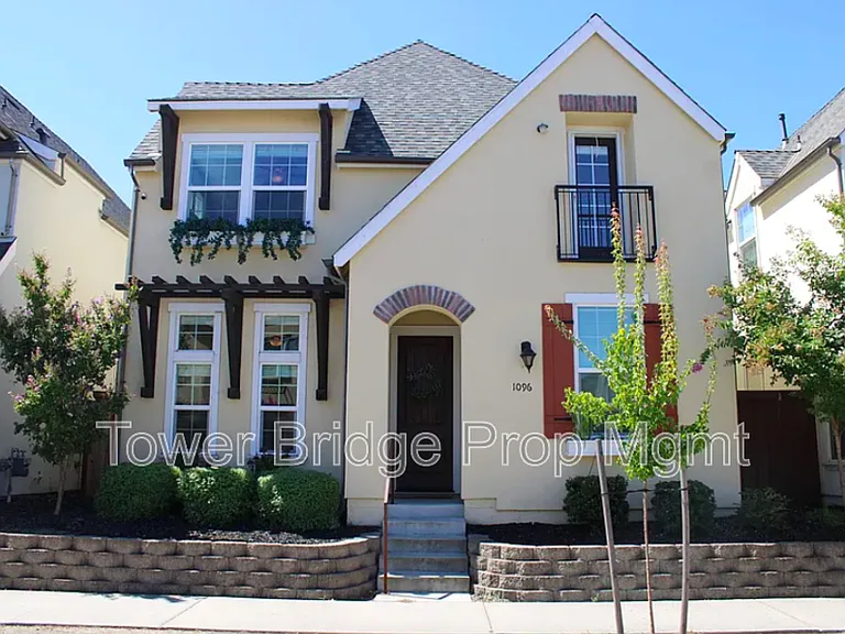 1096 Provence Village Dr — Photo 1