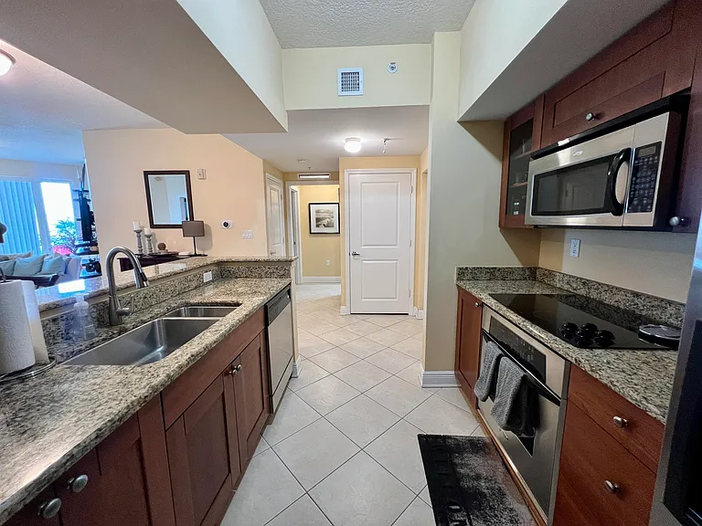 975 NW Flagler Ave — Photo 7