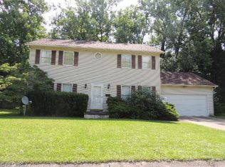 535 Ravine View Dr, Akron, OH 44303