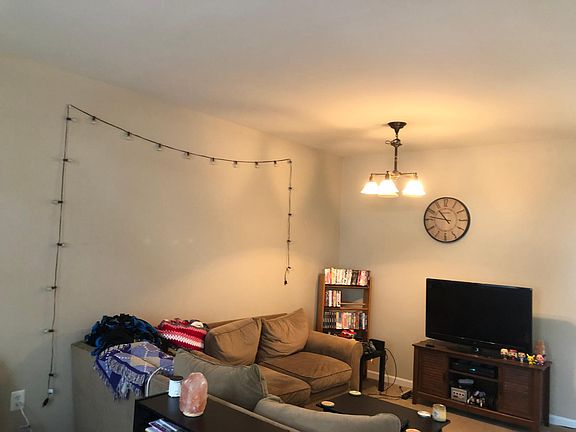 2nd image of 302 Quinton Oaks Cir #302