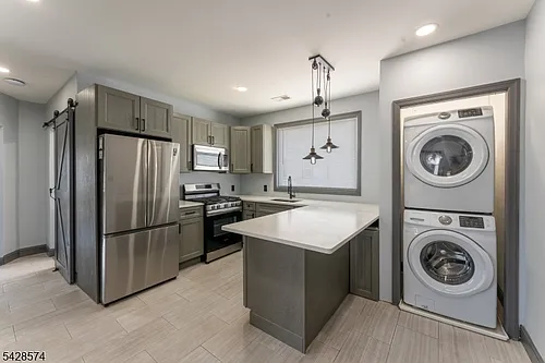 663 McKinley St #2 Photo 1