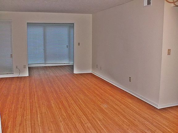 3rd image of 508 Augusta Dr SE #508