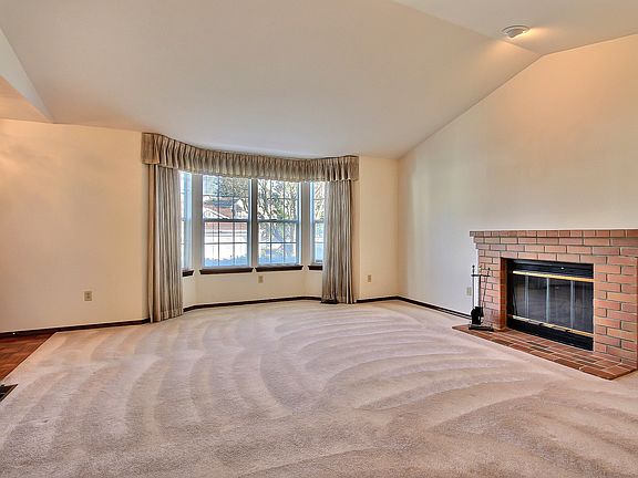 3rd image of 6020 N Highlands Pkwy APT 19-P