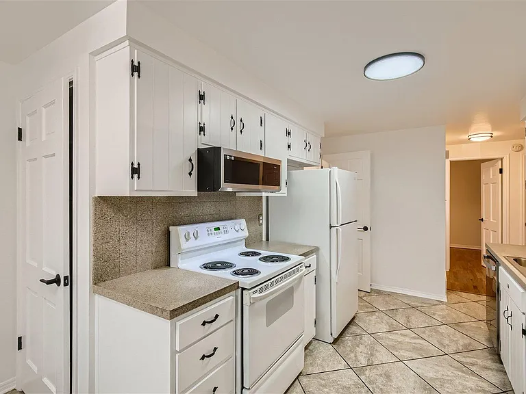 3231 Ammons Ct — Photo 15