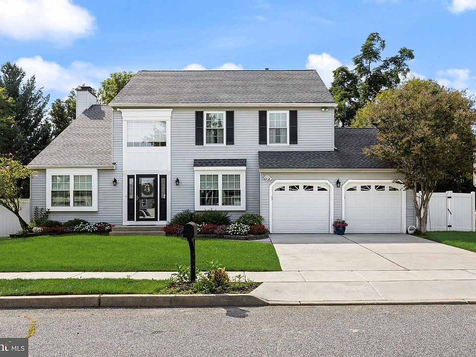 1st image of 4 Clifford Ln