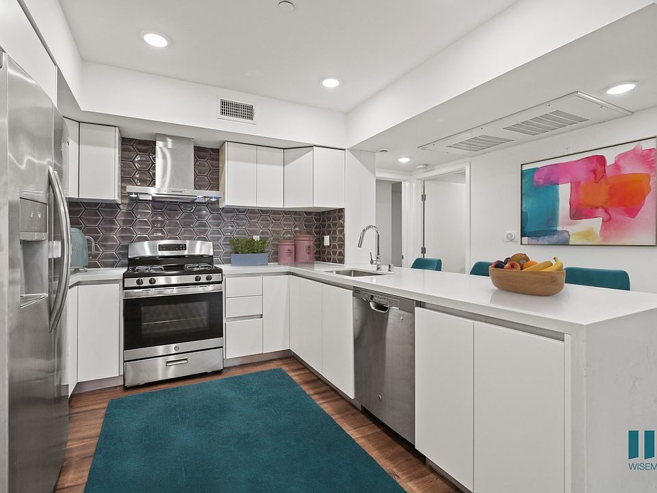 Full-Size Kitchen with Energy-Efficient Appliances