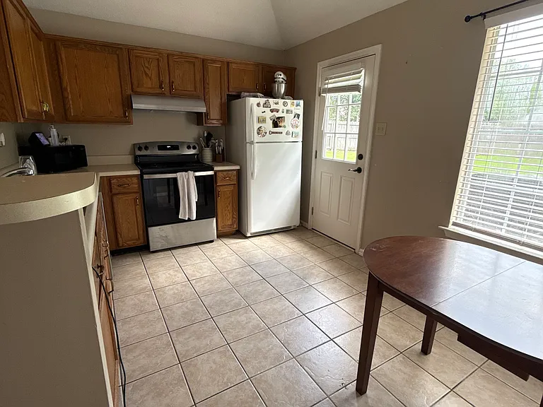 35 Oak Lake Cv — Photo 5