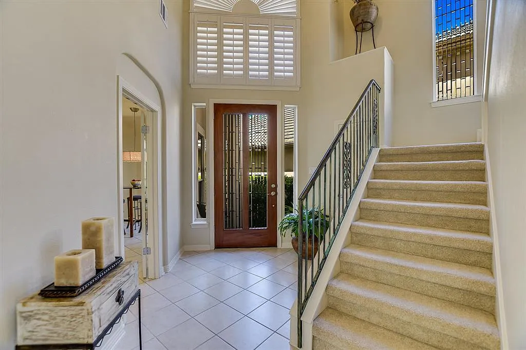 4 bed, 2.5 bath, 3267 sqft, $4,500 — Photo 3
