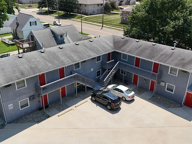210 E Vernon Ave — Photo 1