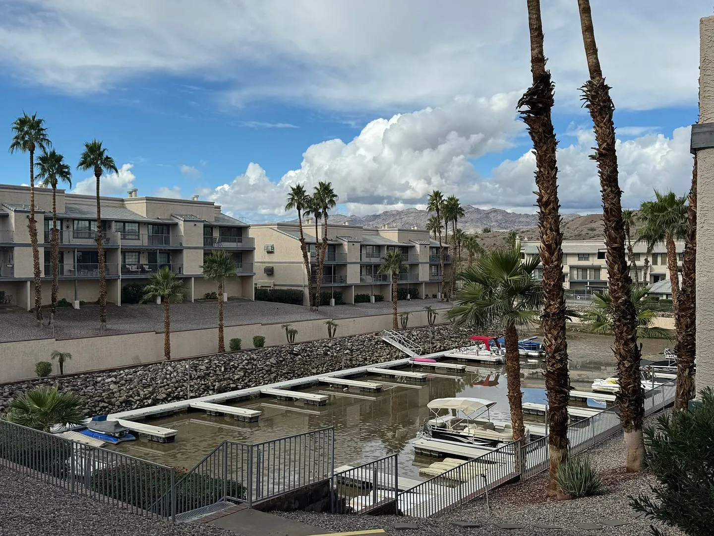 Riverfront 2br Condo Great Views, Luxury Furnished Incl Utilities — Photo 2