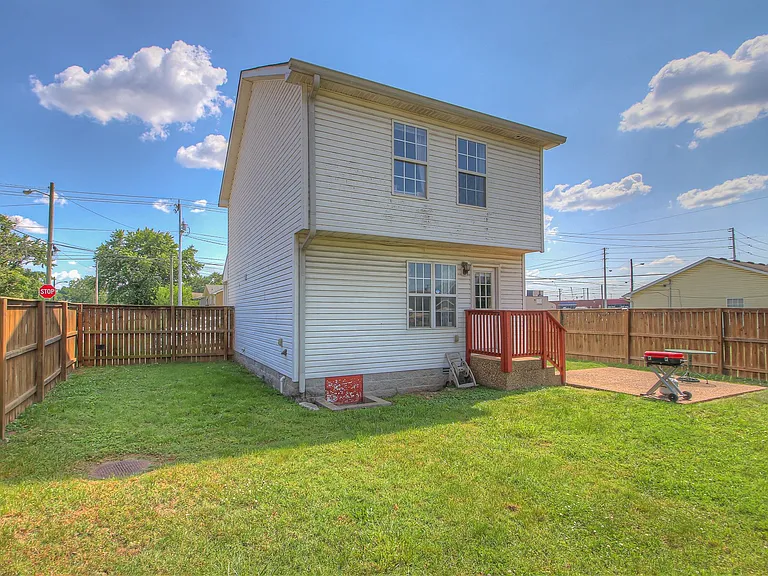 111 Cleveland St — Photo 34