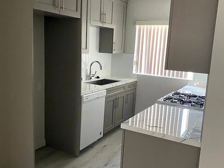 11775 Gateway Blvd #8 — Photo 16