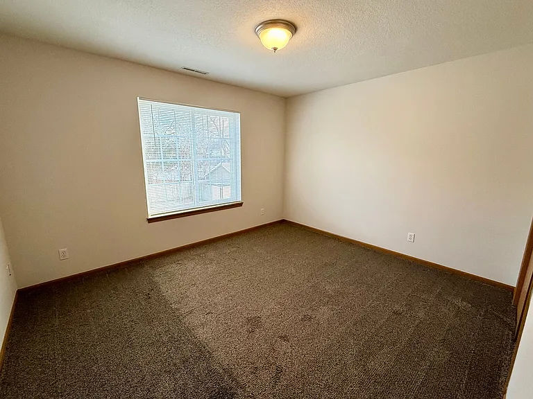 219 Crystal St — Photo 43