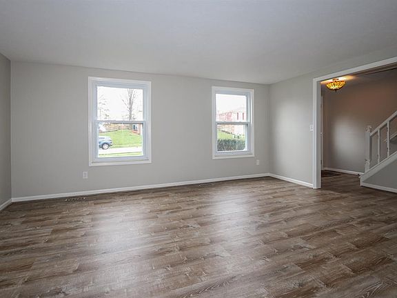 5th image of 2074 Knightsbridge Dr