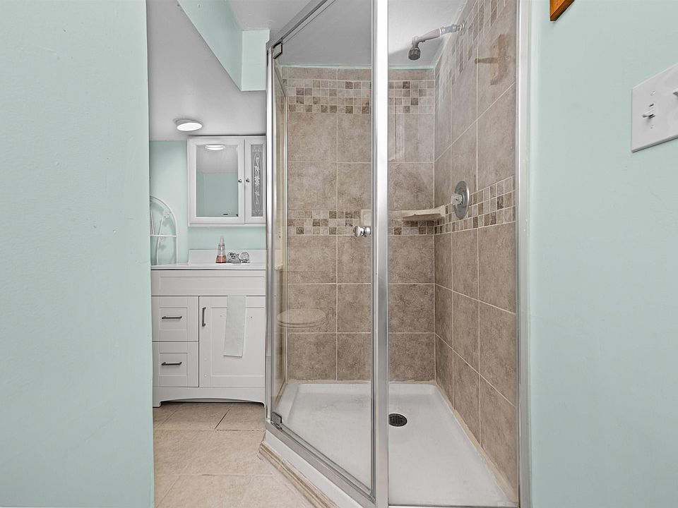 22609 Lake Dr, photo 30