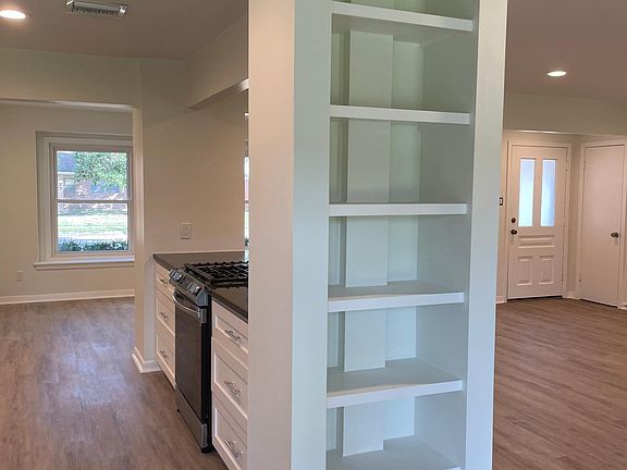 3rd image of 2430 Willowby Dr