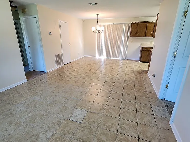 802 Margret Ln — Photo 4