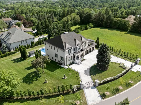 731 Woodland Acres Cres, Vaughan, ON L6A 1G2
